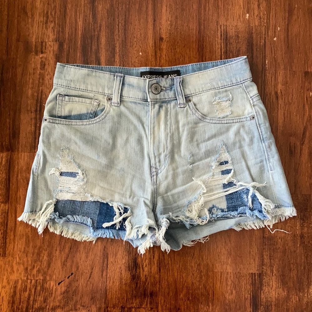 NEW Express Light Wash High Rise Destroyed Denim Jean Shorts Size 2 NWOT